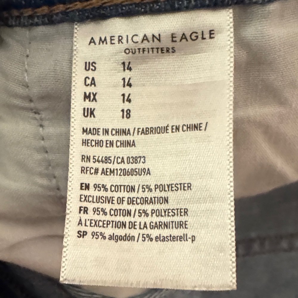 American Eagle Outfitters Classic Blue Denim Mom Shorts - Picture 5 of 5